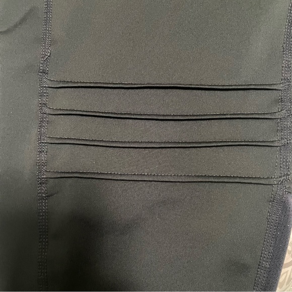 Oiselle running capris, navy, size 10. - Picture 8 of 8